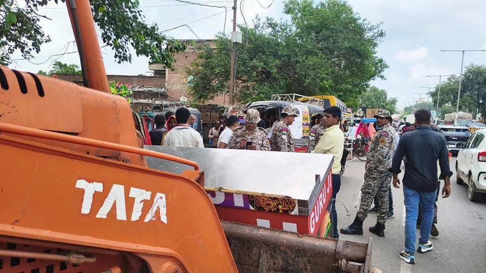 Municipal Bulldozer Action from Rambagh to Hathras Road, Encroachments Removed