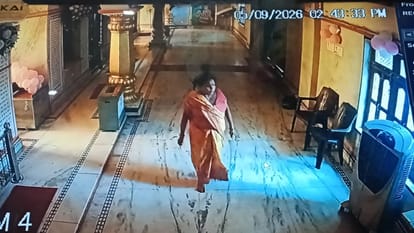 सीसीटीवी कैमरे में कैद हुई आरोपी महिला