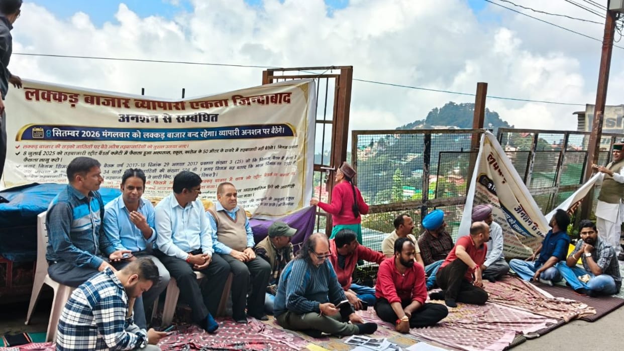 shimla lakkar bazar traders protest against street vendors