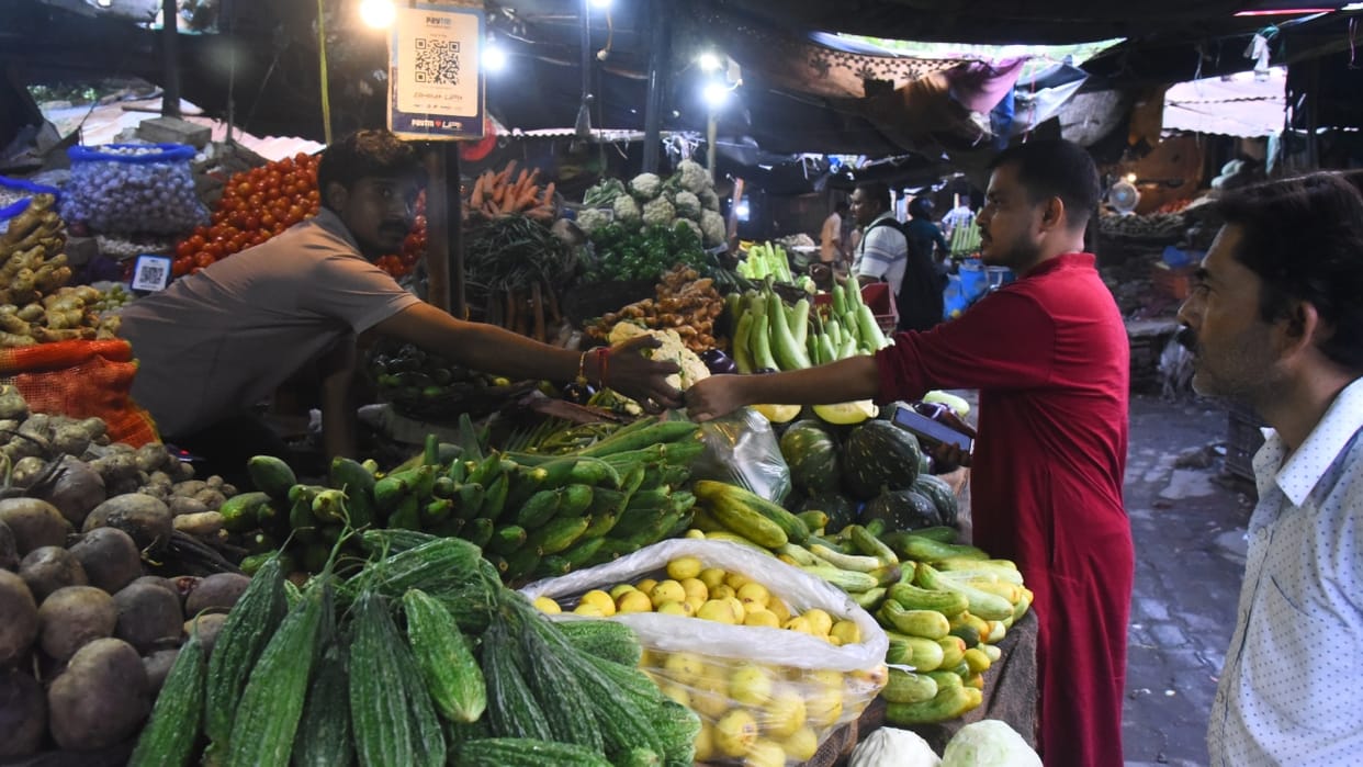 Vegetable prices skyrocket potatoes and onions price hike in bareilly