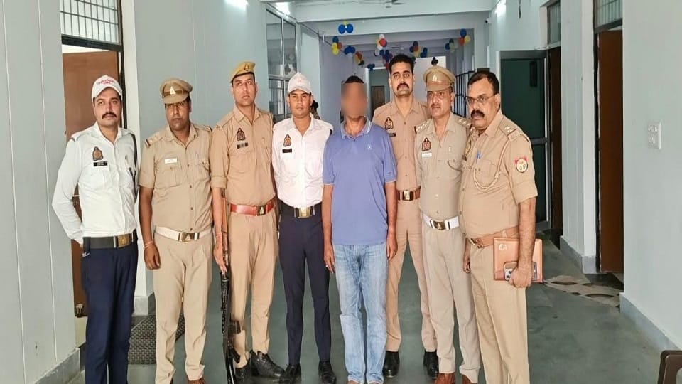 Police arrested fake anti-corruption inspector in agra