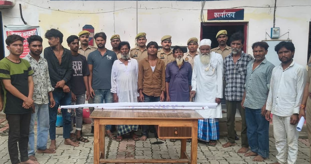 Balrampur: When the police arrived, the troublemakers confronted them and chased them away