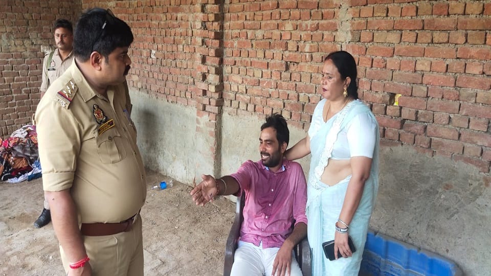 Husband Returns After a Month Kills Wife and Flees With Her Earrings Toe Rings and Bangles