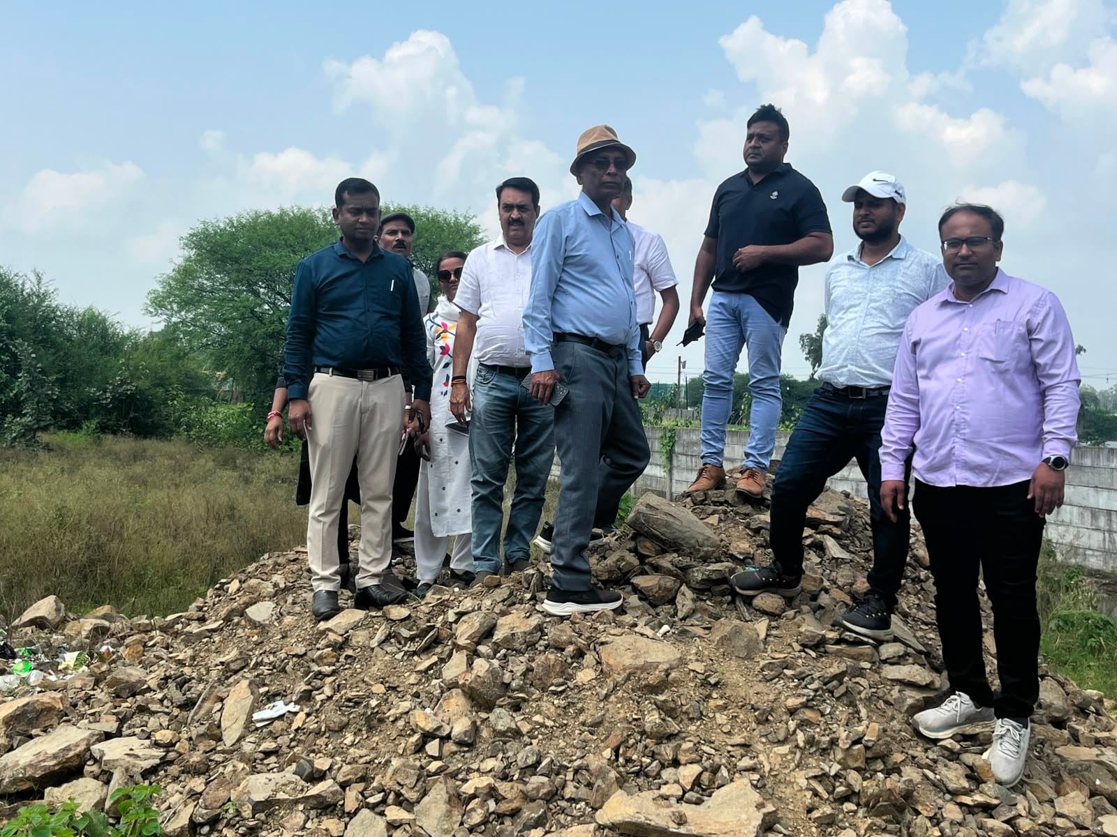 निरीक्षण करने पहुंची टीम