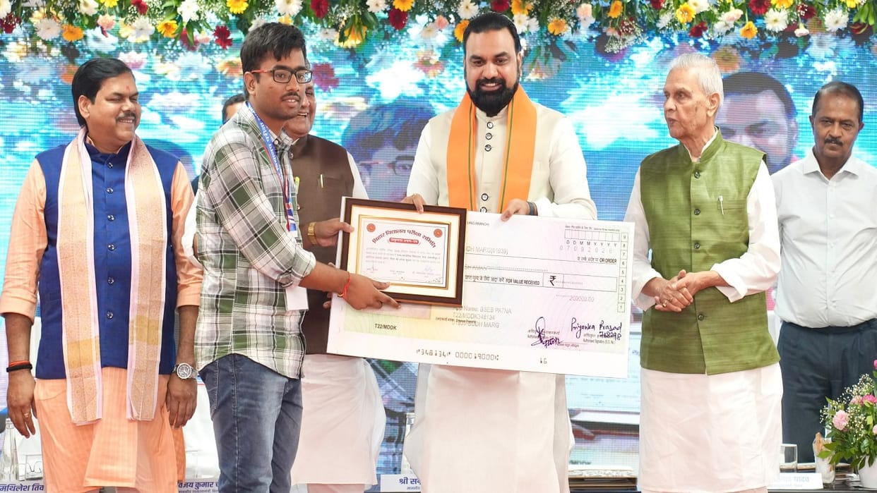 Bihar News: Topper Students Receive Medals, Certificates and Awards; Govt Pushes for Global Recognition