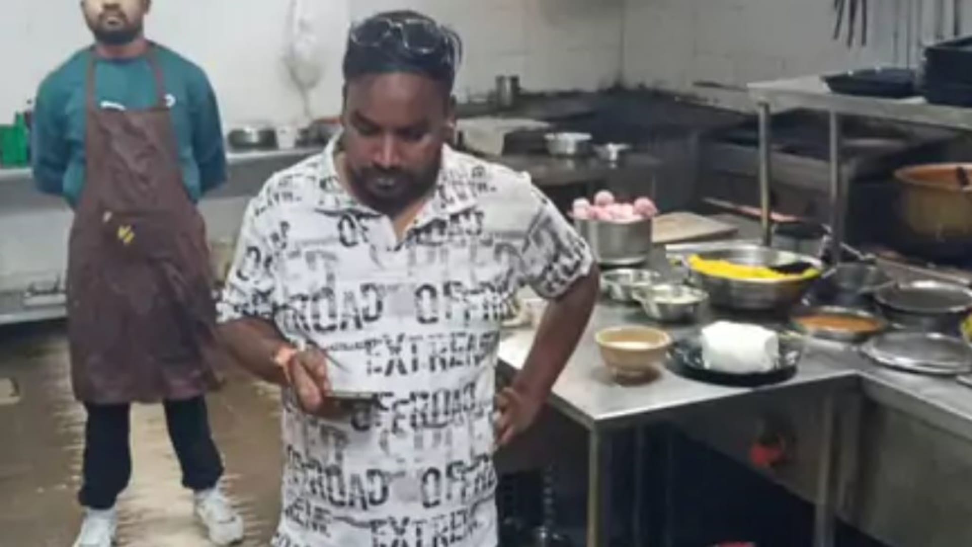 सफाई व्यवस्था में खामी मिलने पर लगा जुर्माना