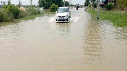 Garra River surging again water enters Subhash Nagar Colony in Shahjahanpur