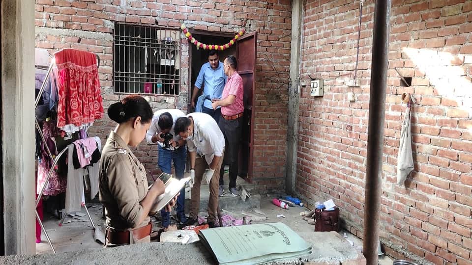 Husband Returns After a Month Kills Wife and Flees With Her Earrings Toe Rings and Bangles