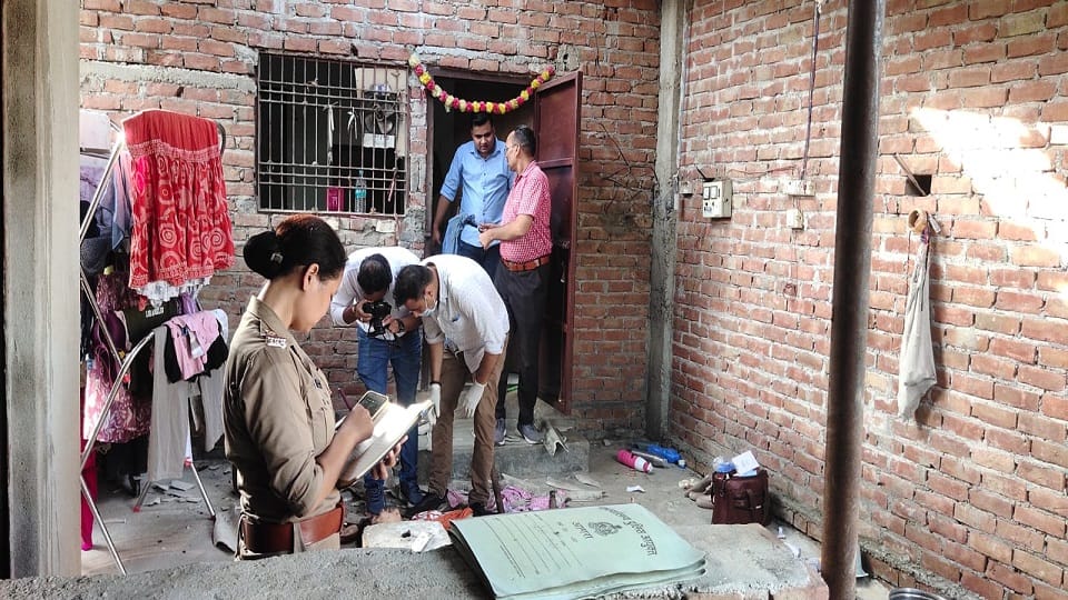 Husband Returns After a Month Kills Wife and Flees With Her Earrings Toe Rings and Bangles