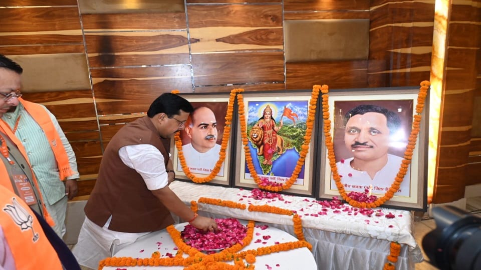 हल्द्वानी में भाजपा कोर कमेटी की बैठक का शुभारंभ करते राष्ट्रीय अध्यक्ष नितिन नवीन।।