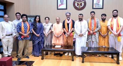 Union Home Minister Amit Shah met the cast of the film Hanuman Ansh based on the life of Baba Neeb Karori