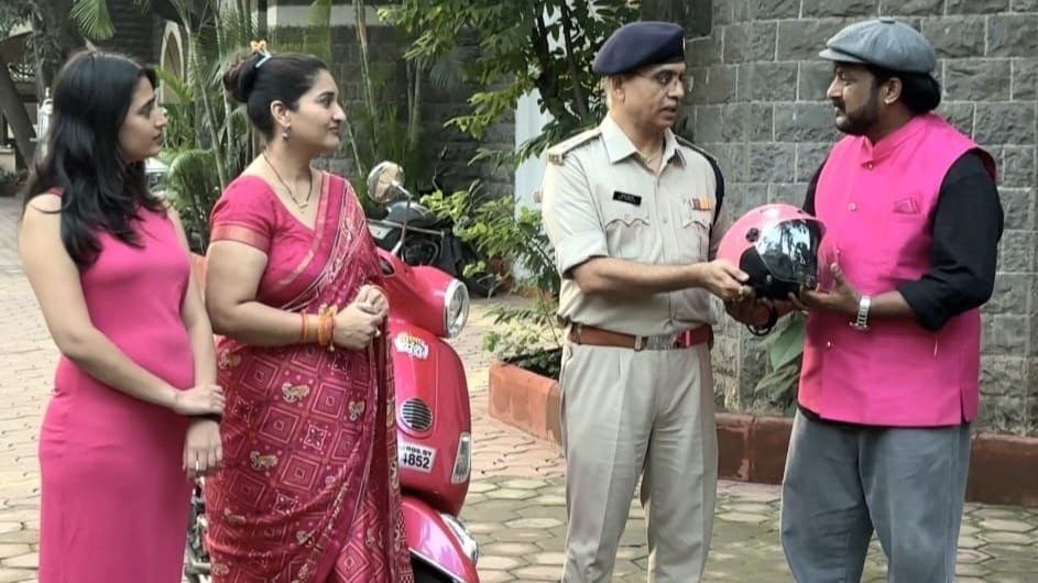 इंदौरः सड़कों पर उतरी ‘पापा की परी’, सीख रही ट्रैफिक के नियम, जनता को भी सिखाएगी
