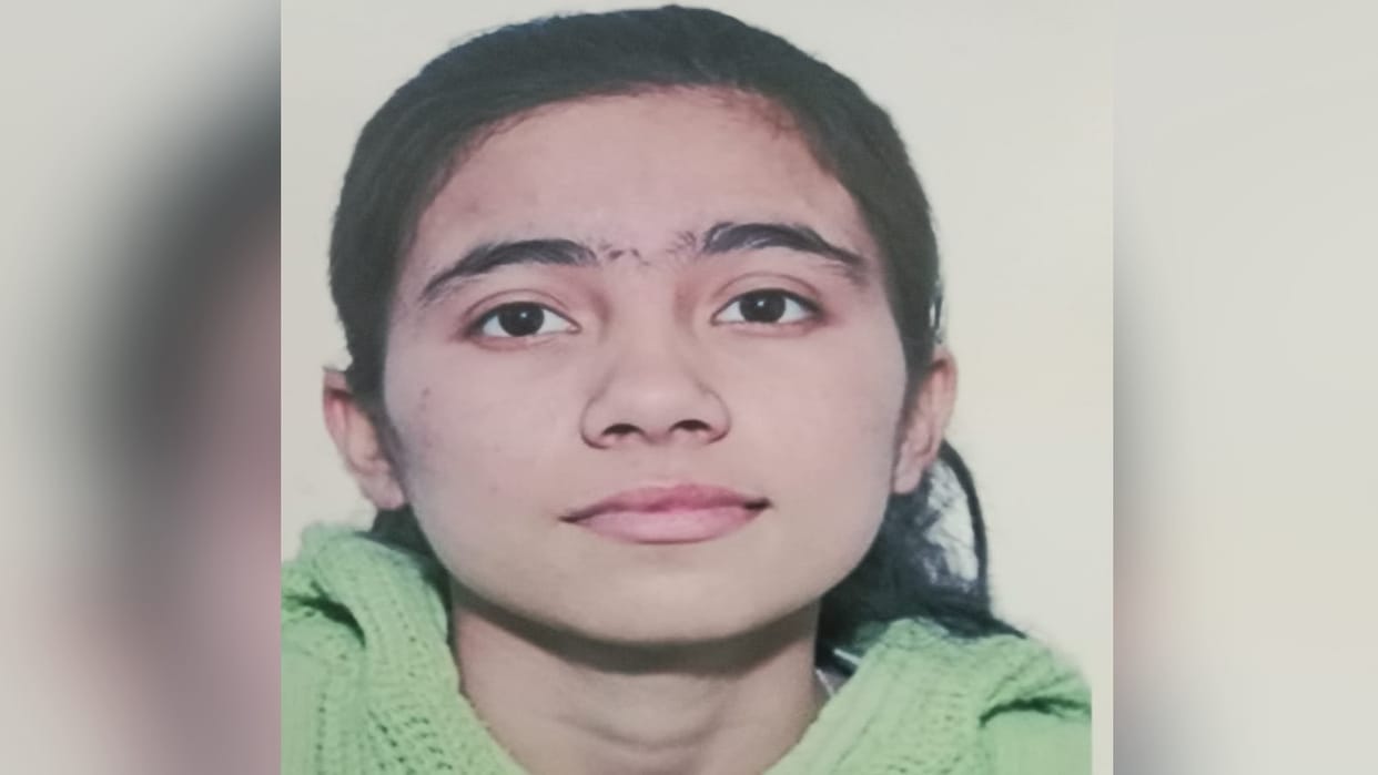 Kanika sharma daughter of a fruit vendor in Solan, clears NEET; Traders' Association extends congratulations.