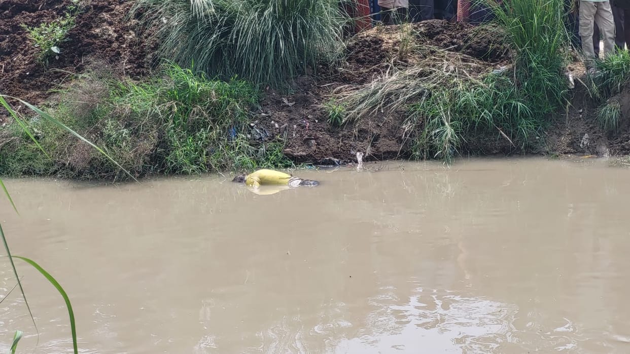 Fatehpur Unidentified body washes up in distributary police have it retrieved from the water
