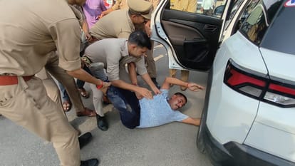 विरोध प्रदर्शन के बीच गिरफ्तार हुए सपा नेता रचना सिंह के पति