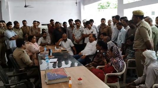 Kanpur SI driver uses abusive language MLA Saroj Kuril visit police station complains to demanding his removal