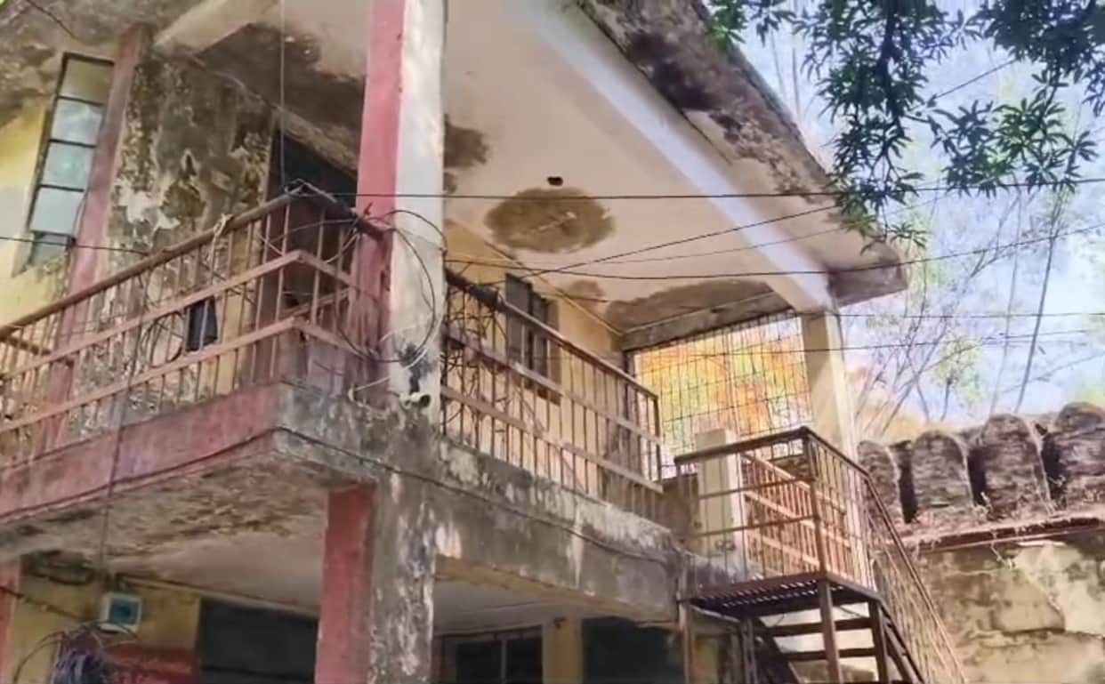 Indore: The college's 160-year-old fort has become dangerous; classes are held inside it.