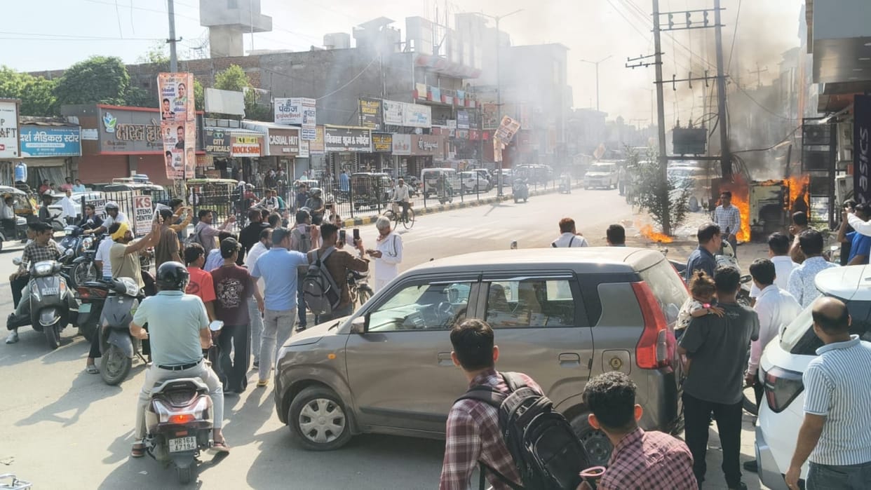 Fire breaks out in a generator placed outside Bank of Baroda; smoke spreads in front of entrance in Bhiwani