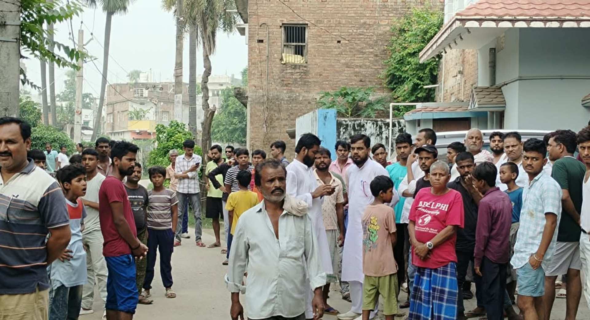 मौके पर मौजूद लोग