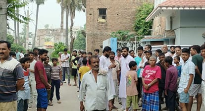 मौके पर मौजूद लोग