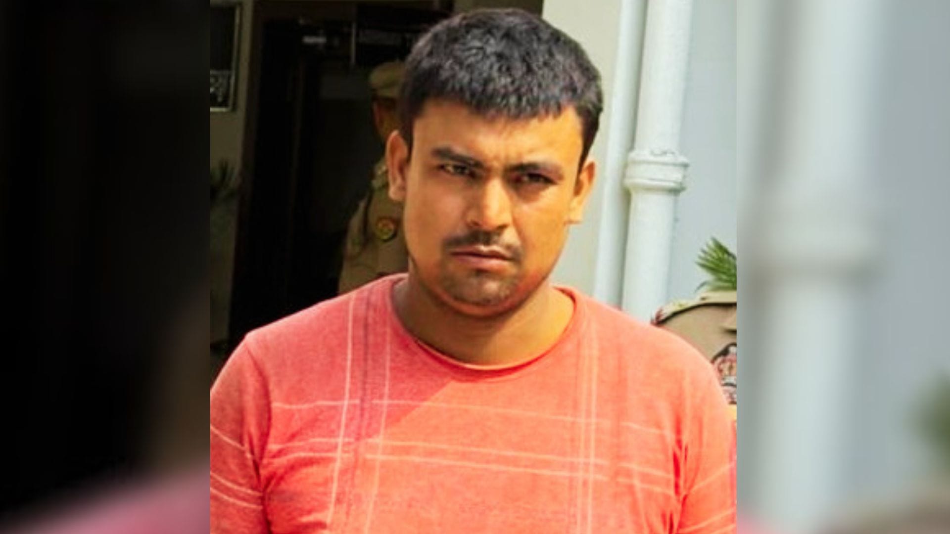 पुलिस की गिरफ्त में आराेपी।