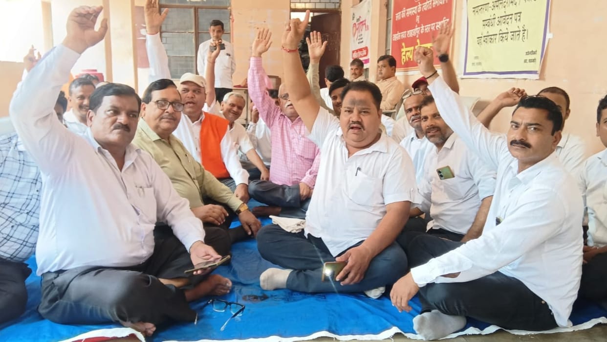 Advocates protest continued for the second day in Shahjahanpur