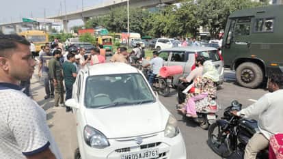 Meerut: School Mini Bus Collides With Alto Car on Delhi-Dehradun Highway, One Student Injured