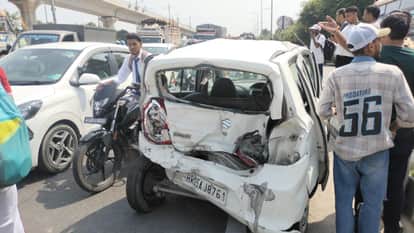 Meerut: School Mini Bus Collides With Alto Car on Delhi-Dehradun Highway, One Student Injured