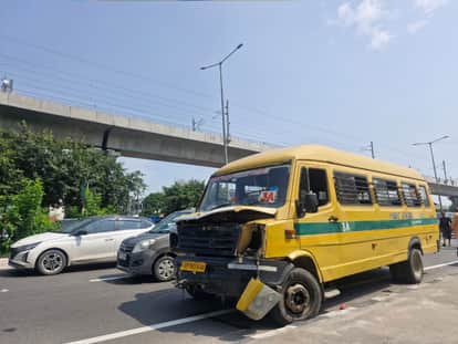 Meerut: School Mini Bus Collides With Alto Car on Delhi-Dehradun Highway, One Student Injured