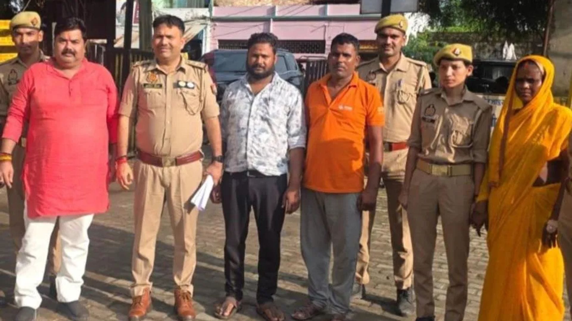 देहात कोतवाली में पुलिस की गिरफ्त में आरोपी