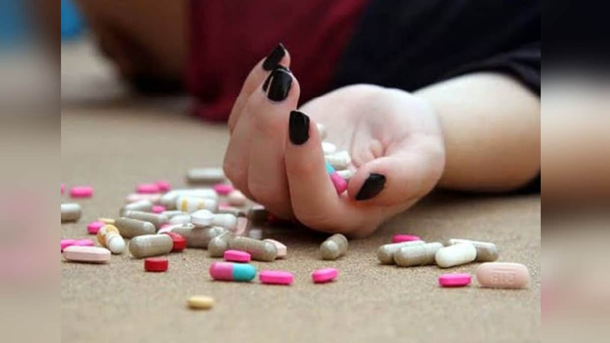 Pratapgarh, a couple ended their lives by consuming poison; they took this drastic step following a dispute