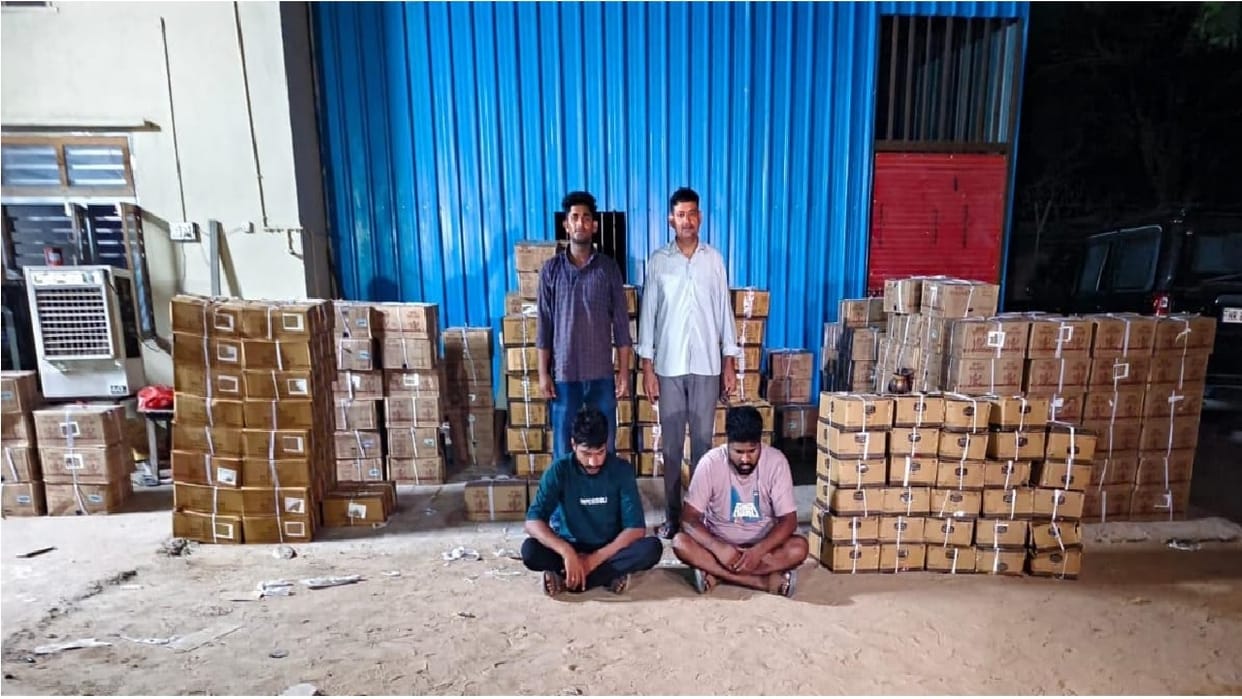 376 cartons of illicit liquor worth ₹20 lakh seized in Narnaul; two smugglers arrested