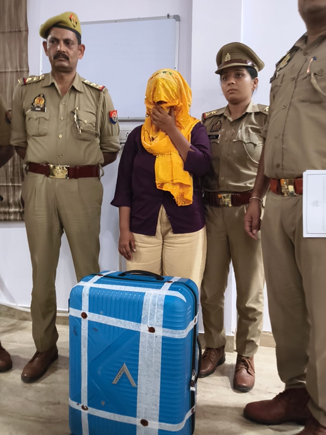 Woman Ganja Smuggler Arrested With 8 Kg Cannabis in Kanpur
