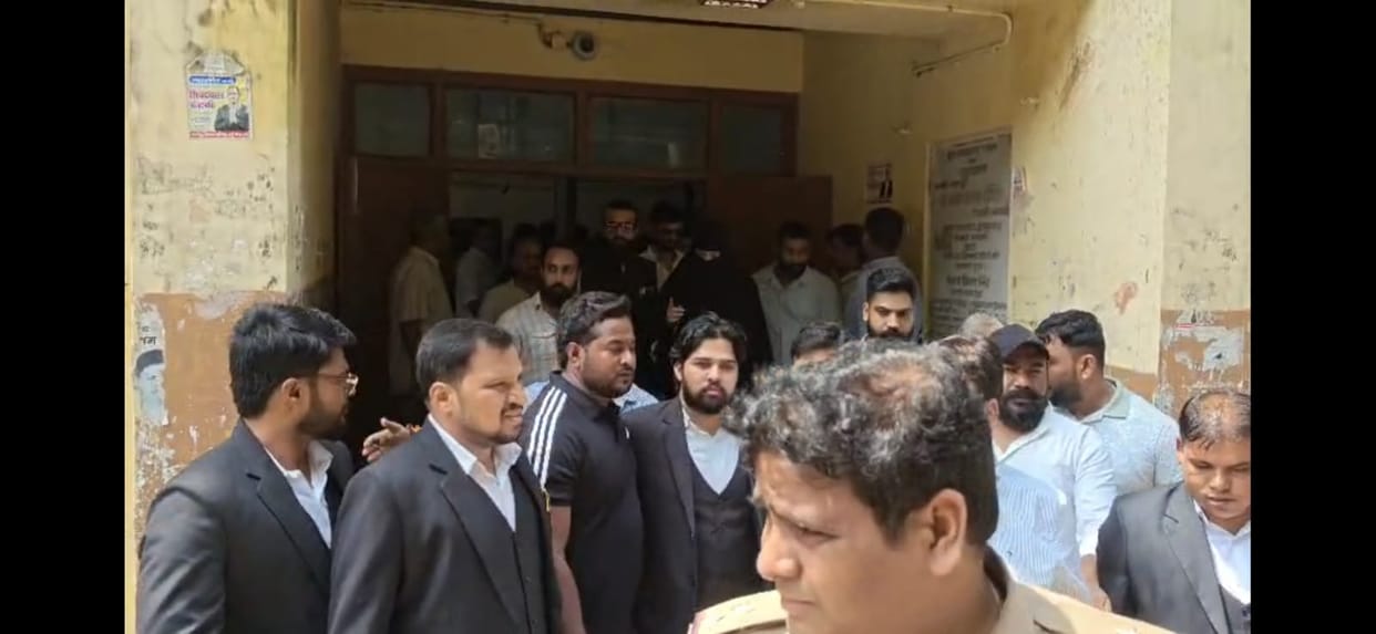 Abbas Ansari and Nikhat Bano Appear in Banda Court, Avoid Media