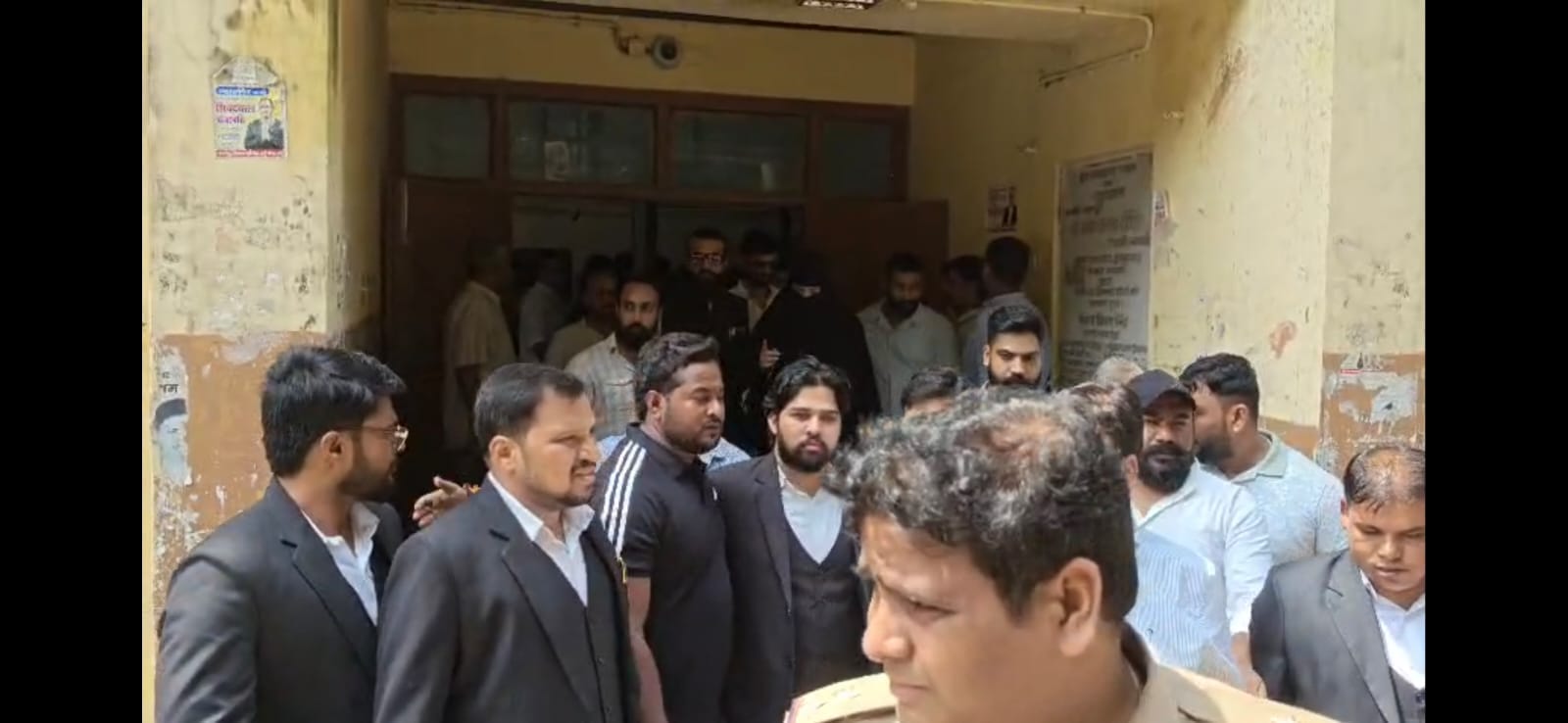 अब्बास अंसारी और उनकी पत्नी निकहत बानो की पेशी
