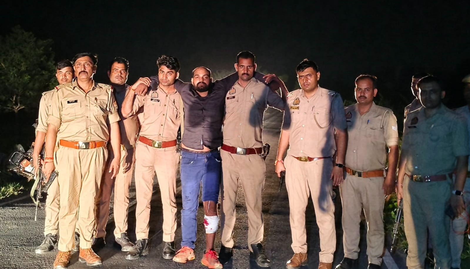 बकेवर में पुलिस मुठभेड़