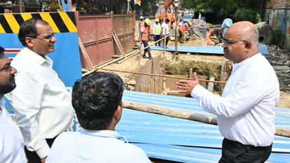 Kanpur: DM conducts inspection; issues instructions to complete utility shifting at Jarib Chowki by December