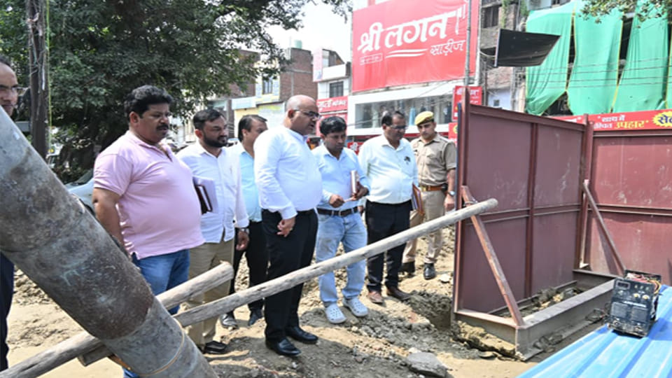 Kanpur: DM conducts inspection; issues instructions to complete utility shifting at Jarib Chowki by December