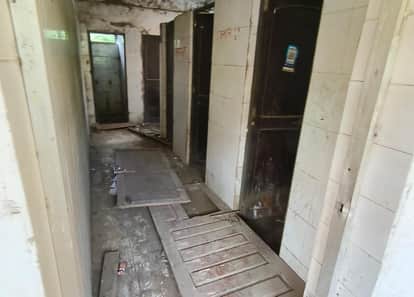 Indore: Indore's first ITI hostel has turned into a ruin; 60 students live amidst danger.