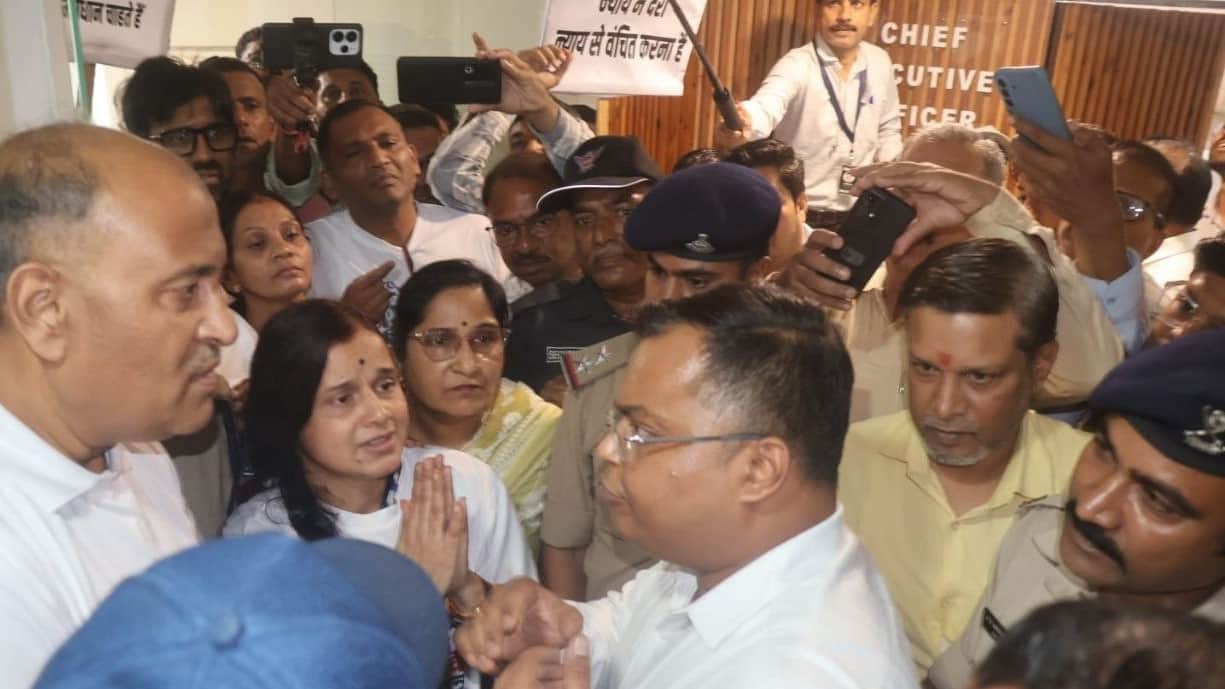 indore-ida-scheme-171-protest-plot-holders-demand-possession-news