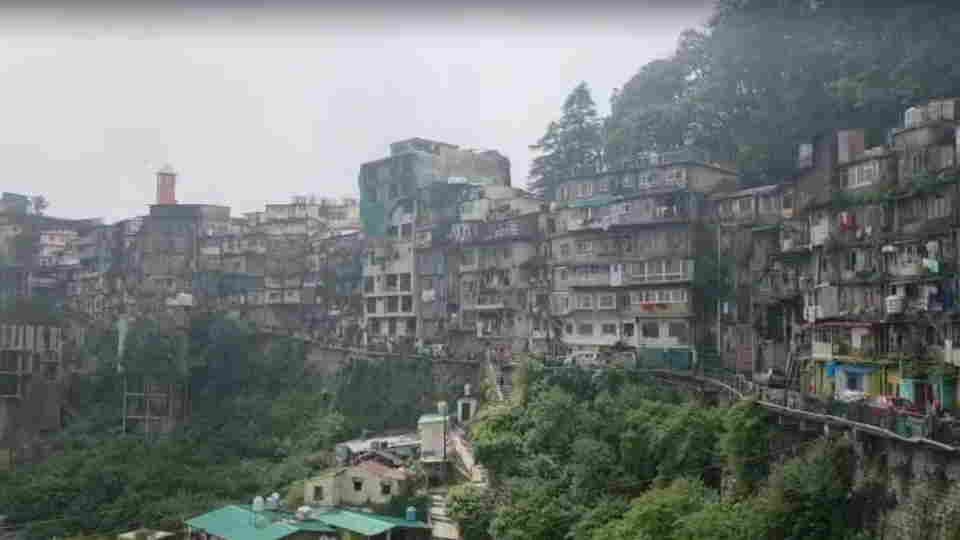 Mussoorie Many Families Living under in 150 year old buildings which danger for living