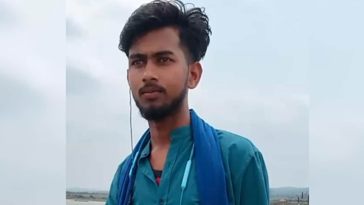 young man drowned while bathing with friends in Chandauli