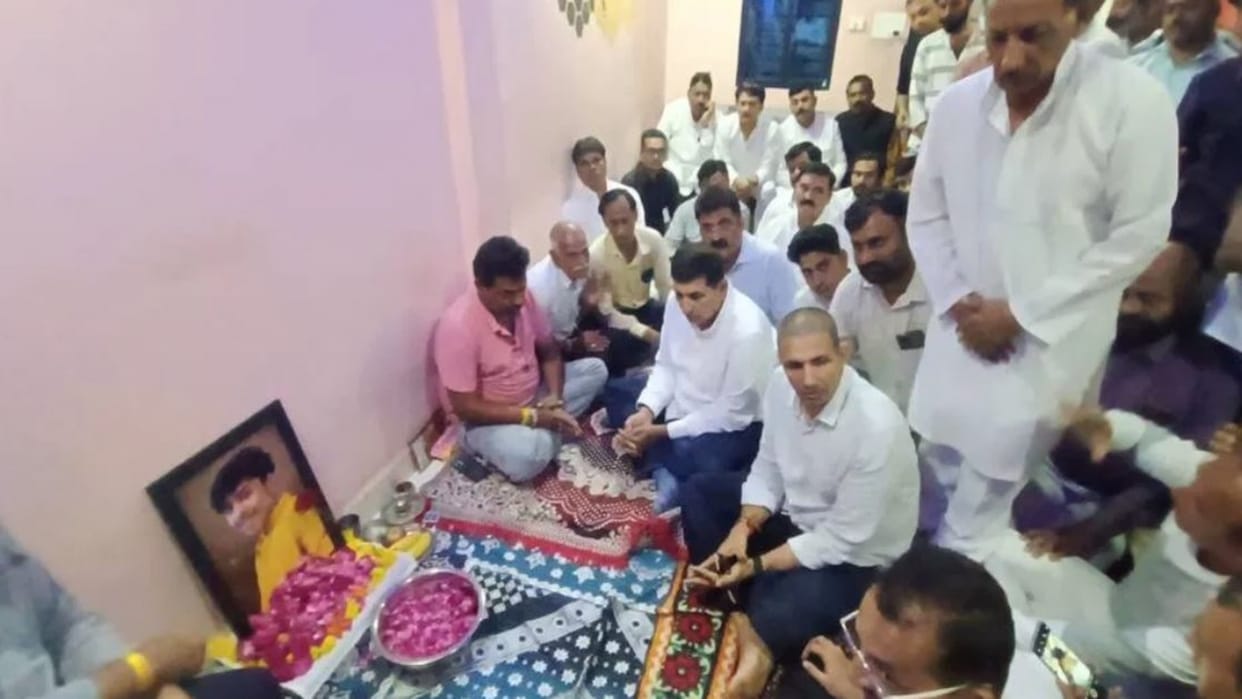 Dewas: Jitu Patwari Meets Family of Satya Niketan Accident Victim, Raises Questions on Education System