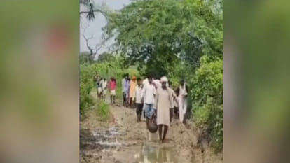 Mahoba: Villagers forced to carry funeral procession through waterlogged path to cremation ground