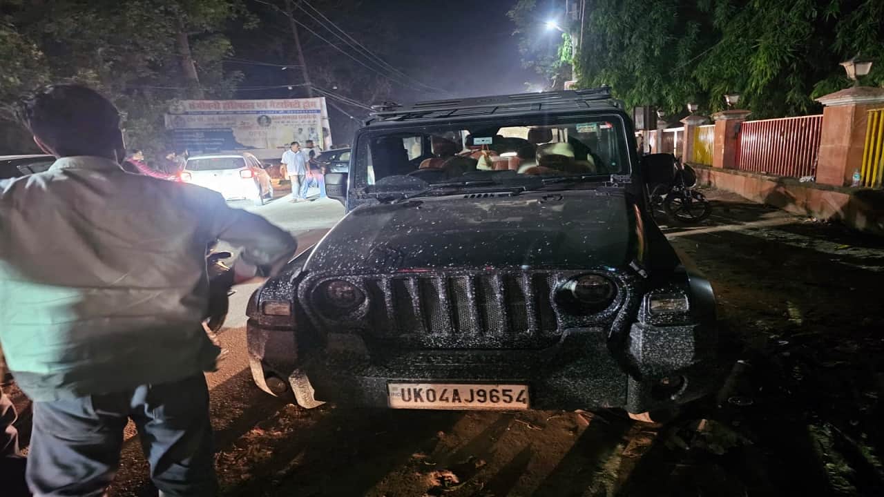 घटनास्थल पर खड़ी थार गाड़ी