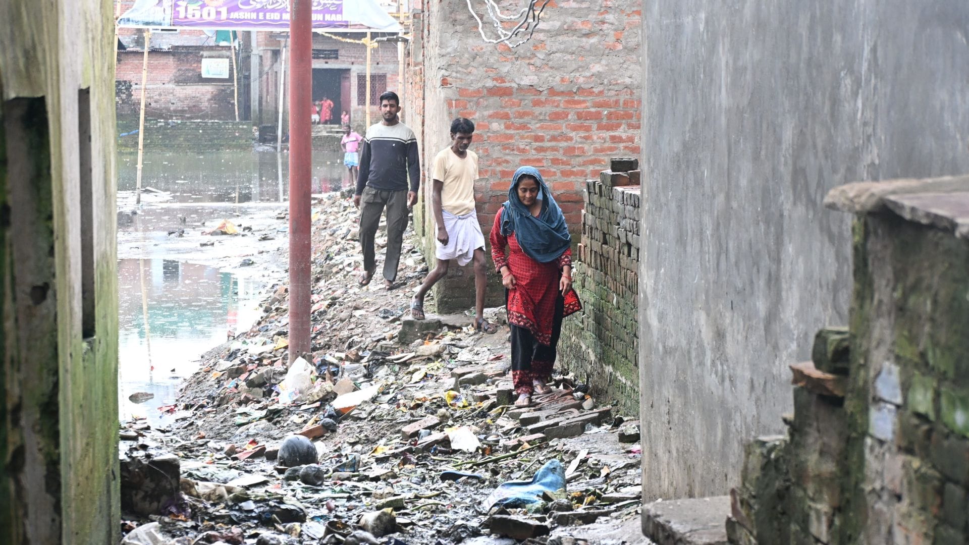 Ganga water level begins to rise in varanasi up by eight centimeters in 12 hours