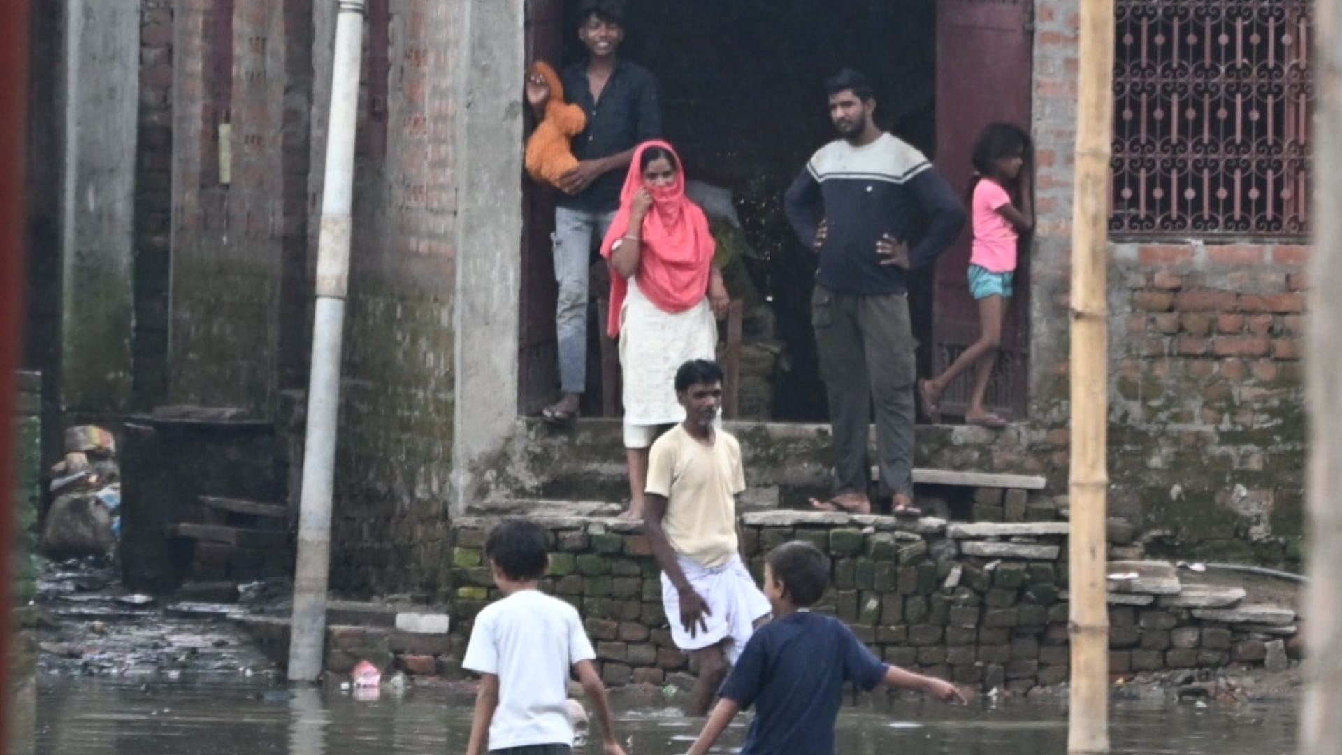 Ganga water level begins to rise in varanasi up by eight centimeters in 12 hours