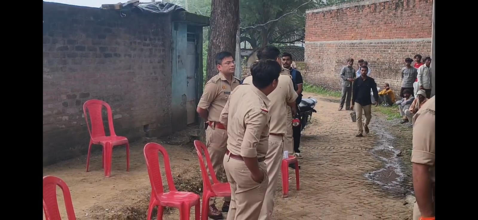 अधेड़ की धारदार हथियार से गला रेतकर हत्या