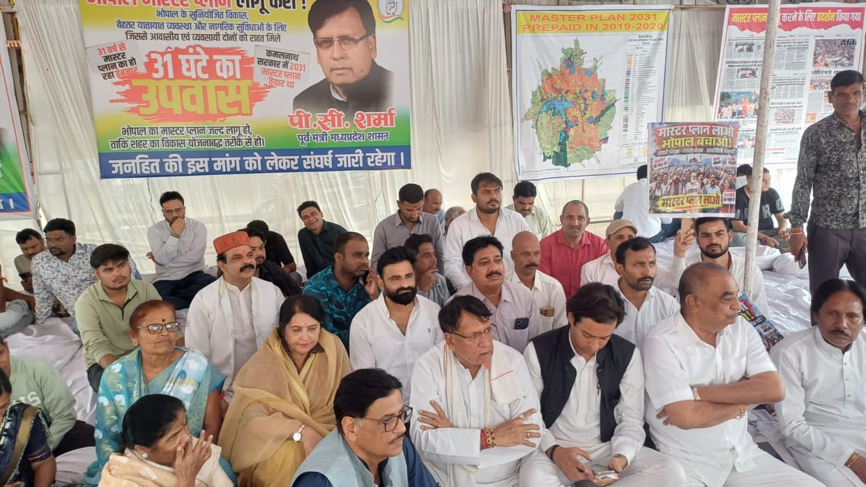 Bhopal Master Plan: Jaivardhan says BJP wants illegal colonies to be developed; PC Sharma sits on a 31-hour fa