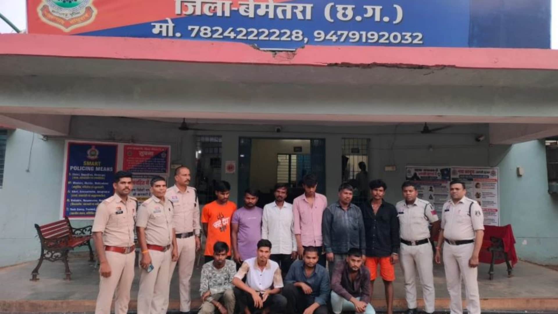 पुलिस की गिरफ्त में आरोपी